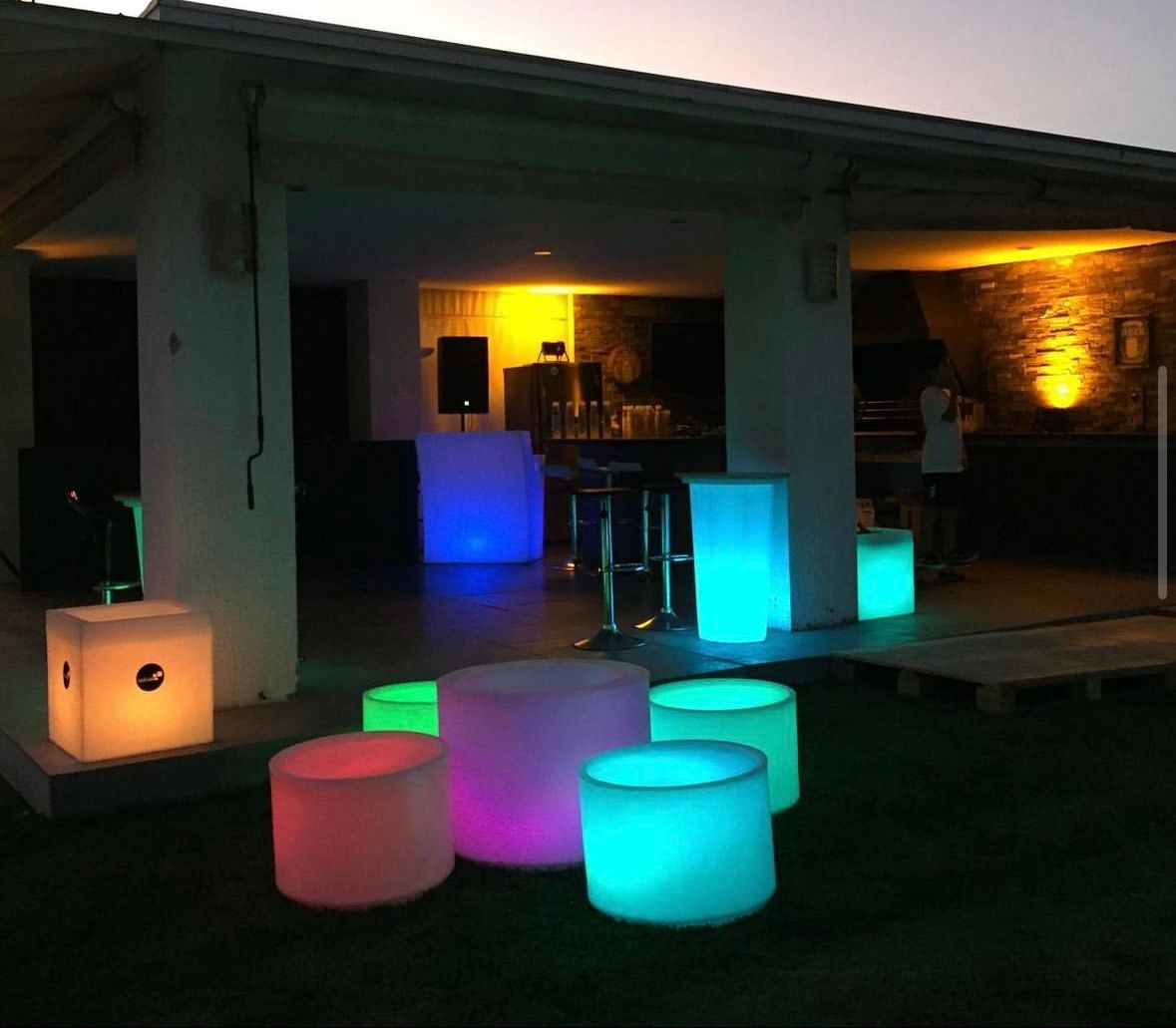 4 puf LED + 1 mesa LED
